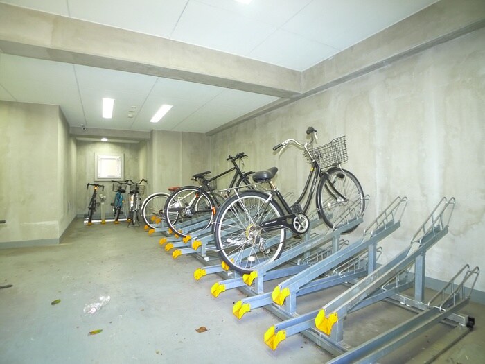 物件外観写真4　(駐輪場)