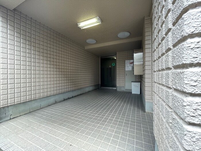 物件外観写真3　(エントランス部分)