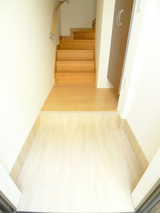 物件内観写真16　(玄関)