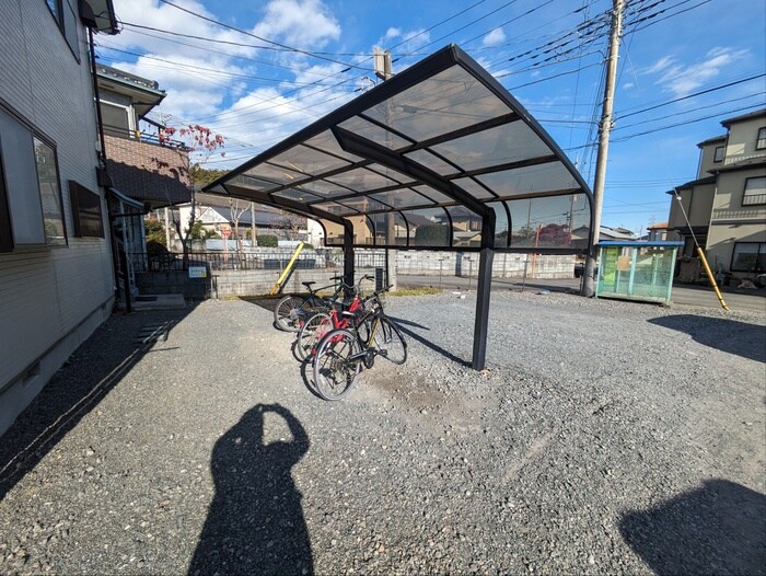 物件外観写真4　(駐輪場)