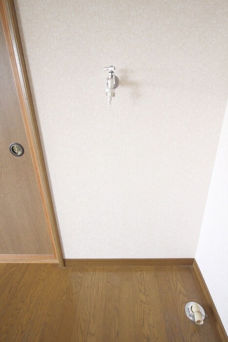 物件内観写真16　(洗濯機置場)