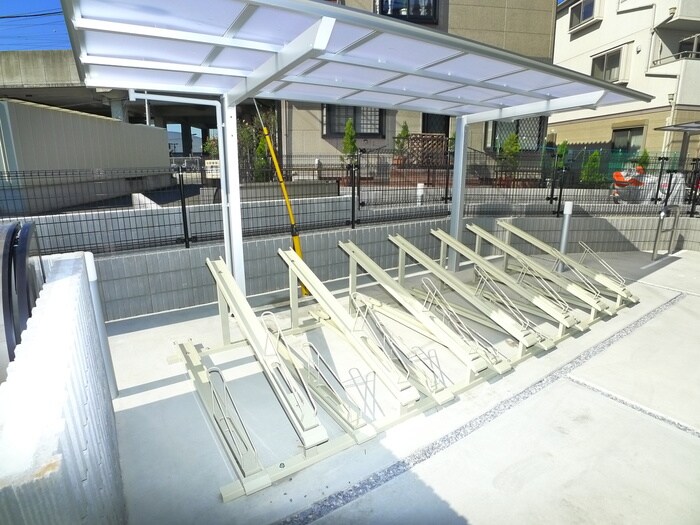 物件外観写真3　(駐輪場)