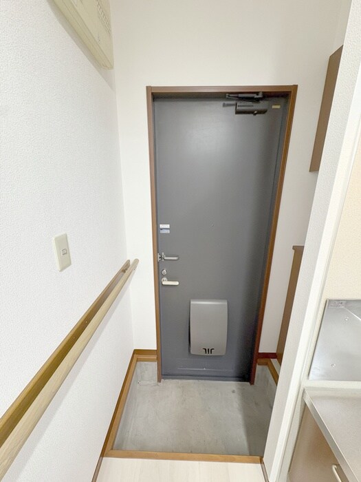 物件内観写真9　(玄関)