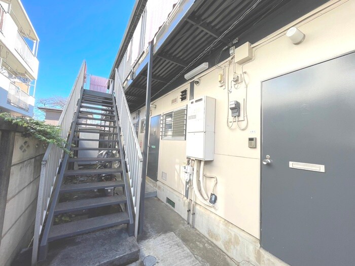 物件外観写真2　(エントランス部分)