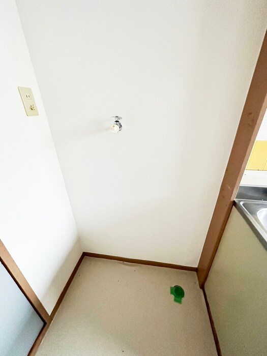物件内観写真13　(洗濯機置場)