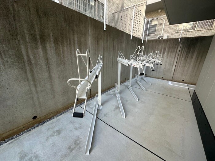 物件外観写真5　(駐輪場)