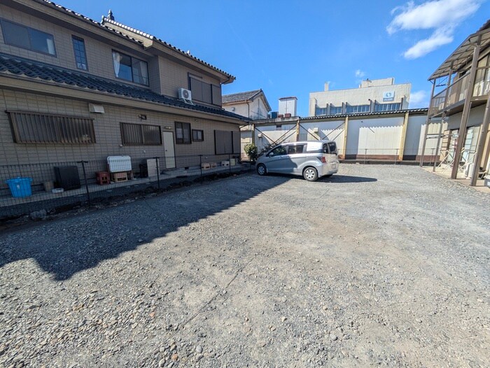 物件外観写真4　(駐車場)