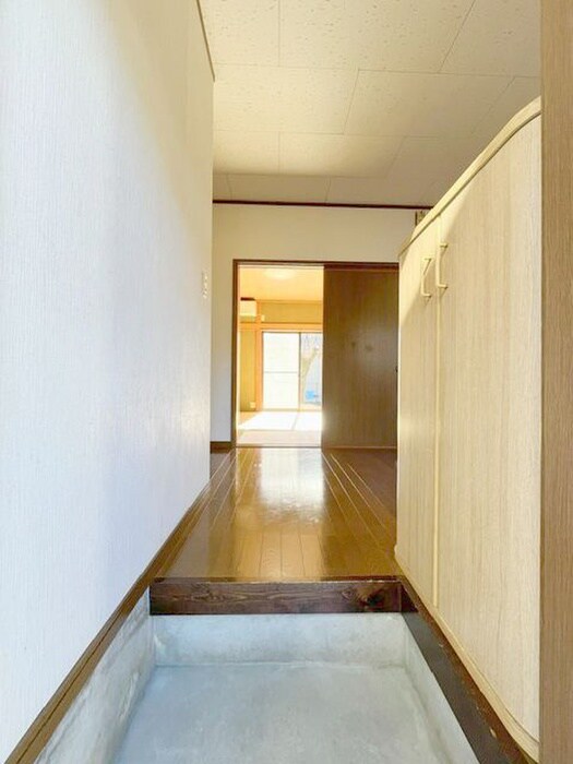 物件内観写真12　(玄関)