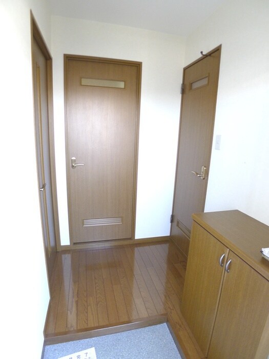 物件内観写真13　(玄関)