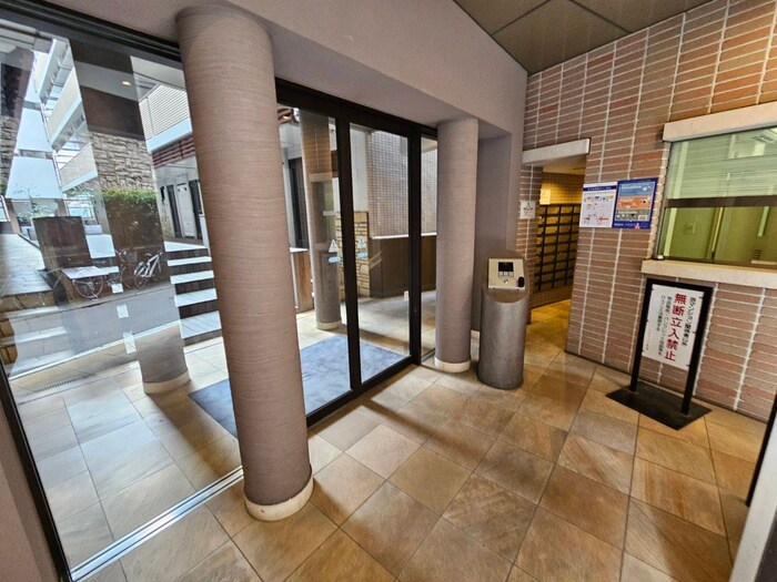 物件外観写真4　(エントランス部分)