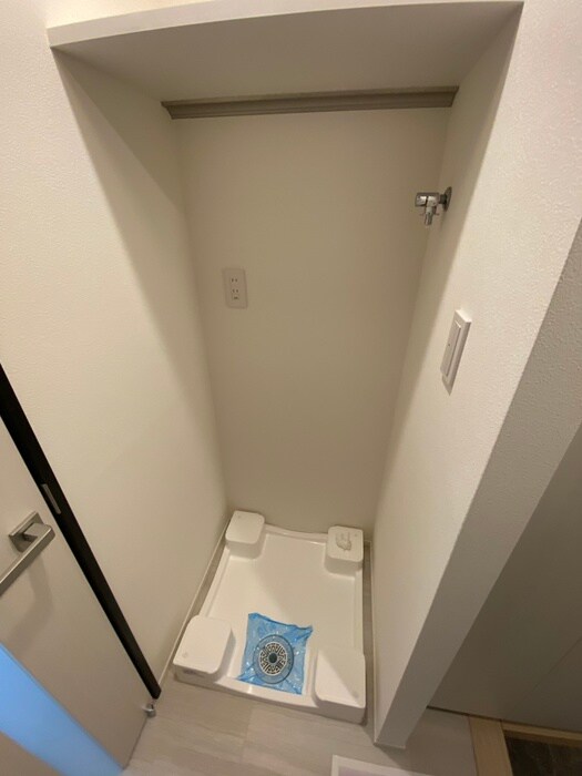 物件内観写真16　(洗濯機置場)