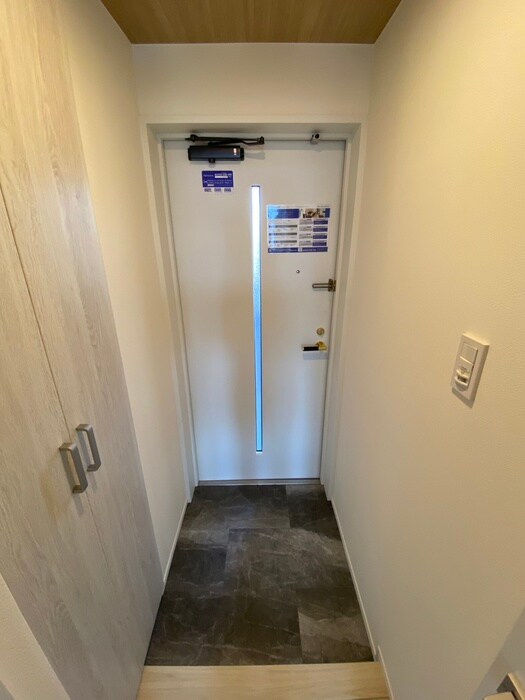 物件内観写真16　(玄関)