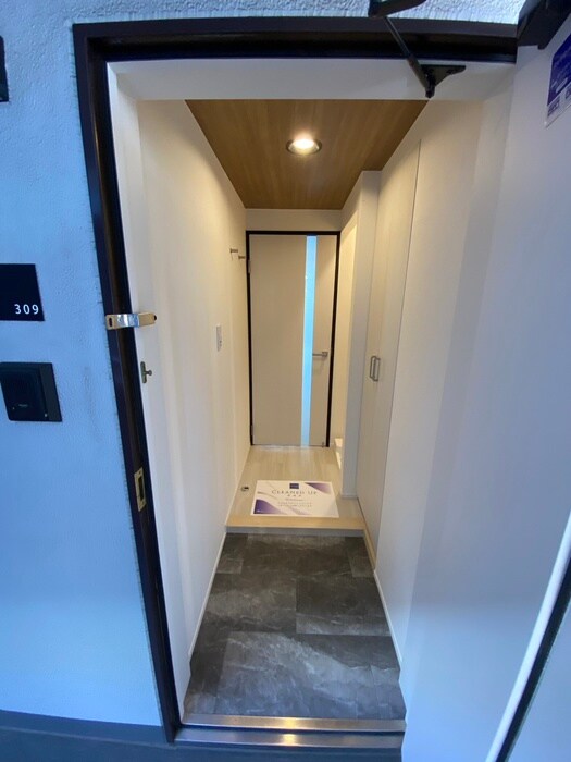 物件内観写真17　(玄関)