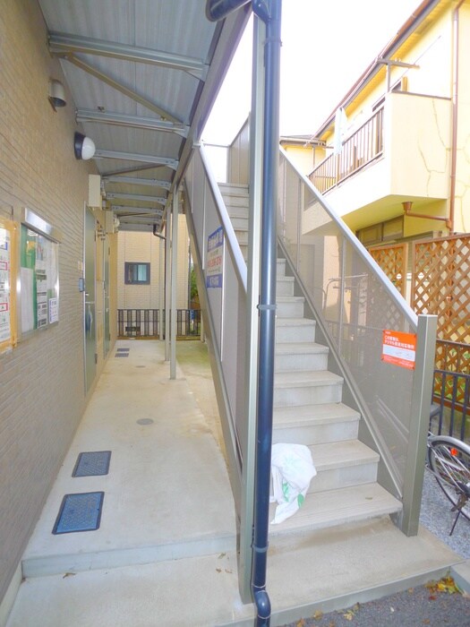 物件外観写真3　(エントランス部分)