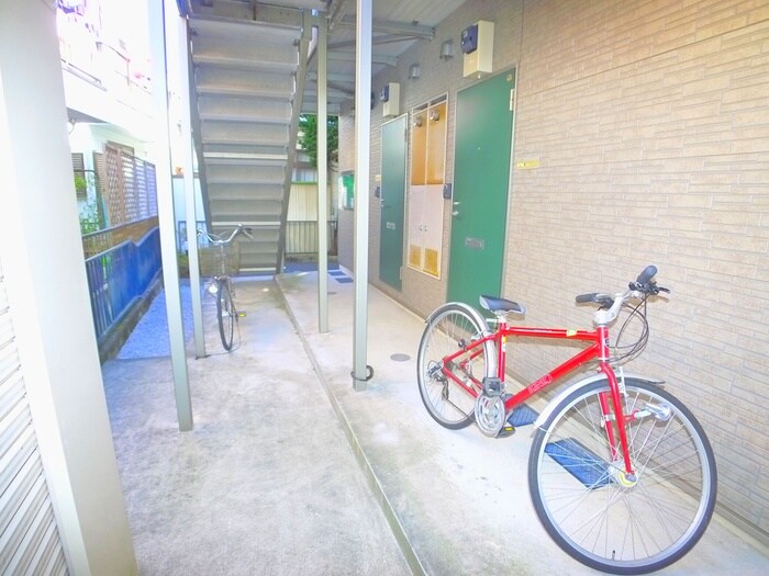 物件外観写真4　(駐輪場)