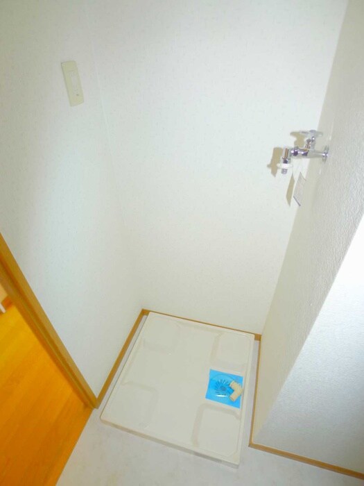 物件内観写真17　(洗濯機置場)