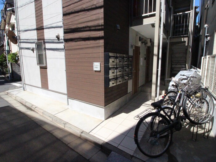 物件外観写真5　(エントランス部分)