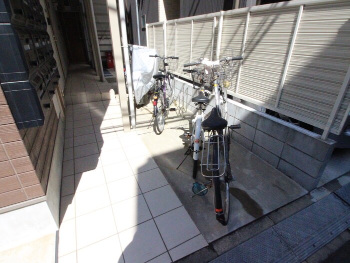 物件外観写真6　(駐輪場)