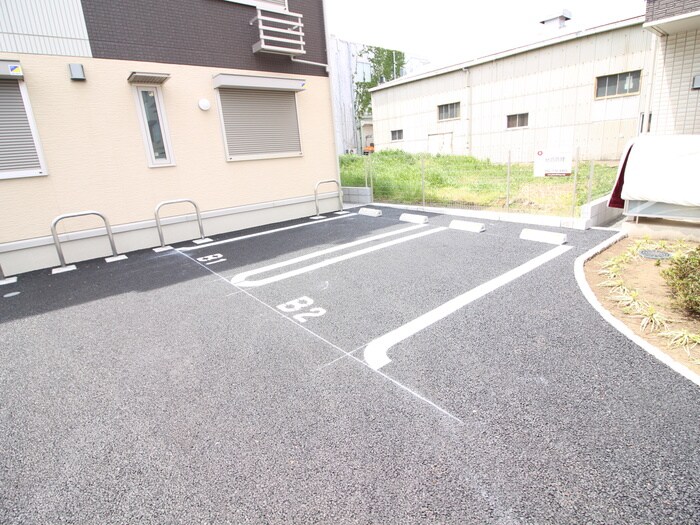 物件外観写真2　(駐車場)