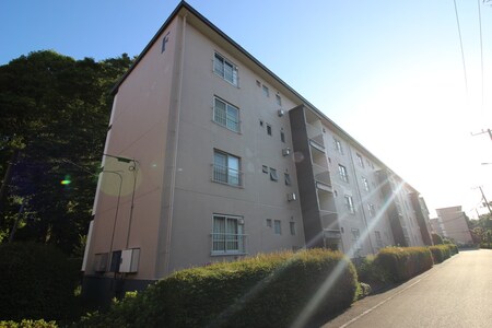 鵜野森団地F棟（302）外観写真