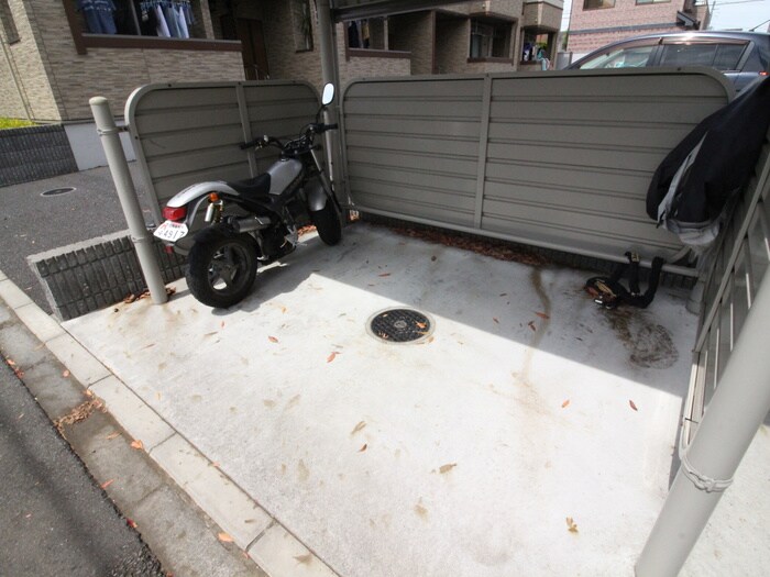 物件外観写真5　(駐輪場)