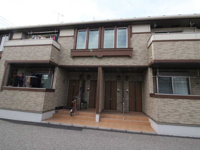 物件外観写真6　(エントランス部分)