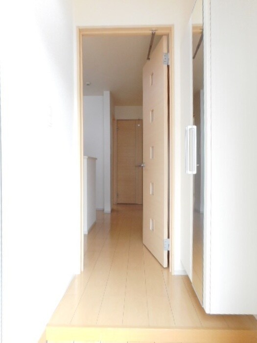 物件内観写真16　(玄関)