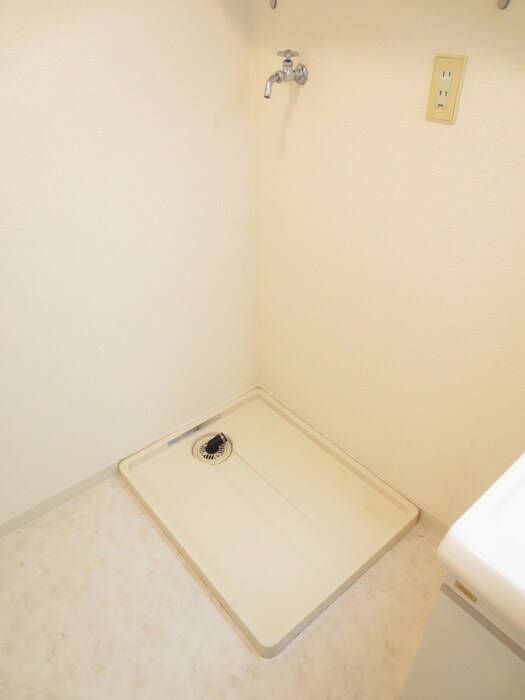 物件内観写真16　(洗濯機置場)