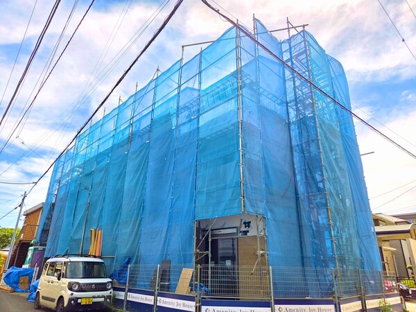 建築中