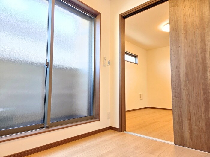 物件内観写真8　(室内からの展望)