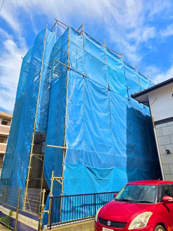 建築中