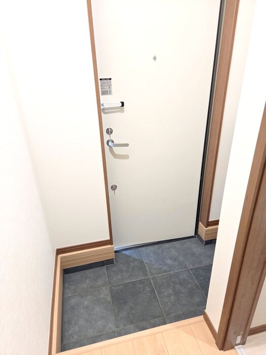 物件内観写真10　(玄関)