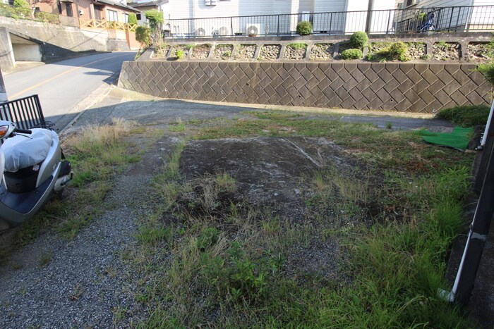 物件外観写真5　(駐車場)