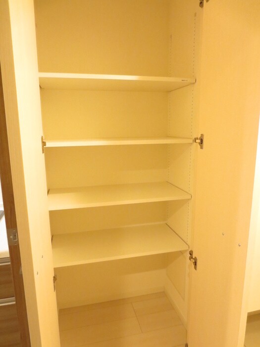 物件内観写真16　(収納)