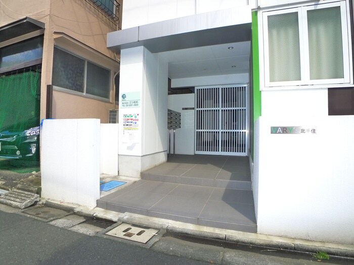 物件外観写真3　(エントランス部分)