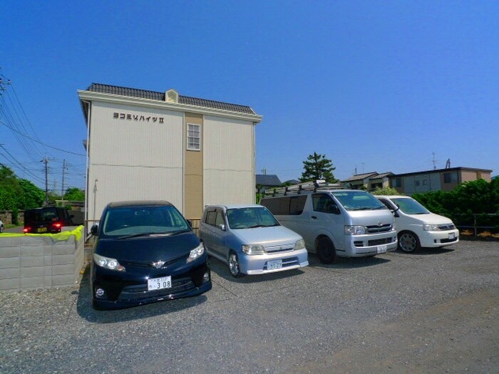 物件外観写真3　(駐車場)