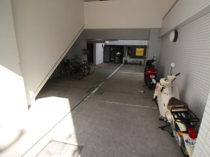 物件外観写真5　(駐輪場)