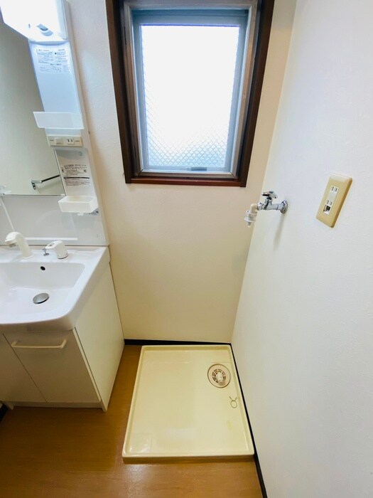 物件内観写真16　(洗濯機置場)