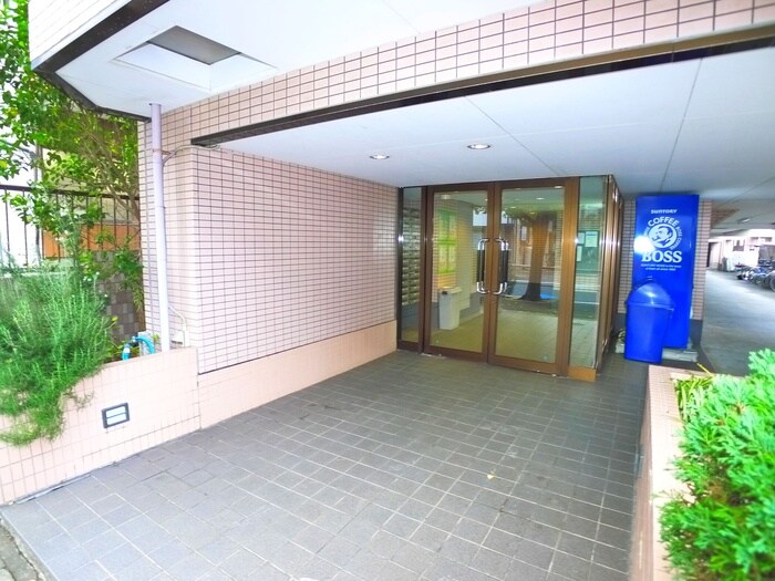 物件外観写真3　(エントランス部分)