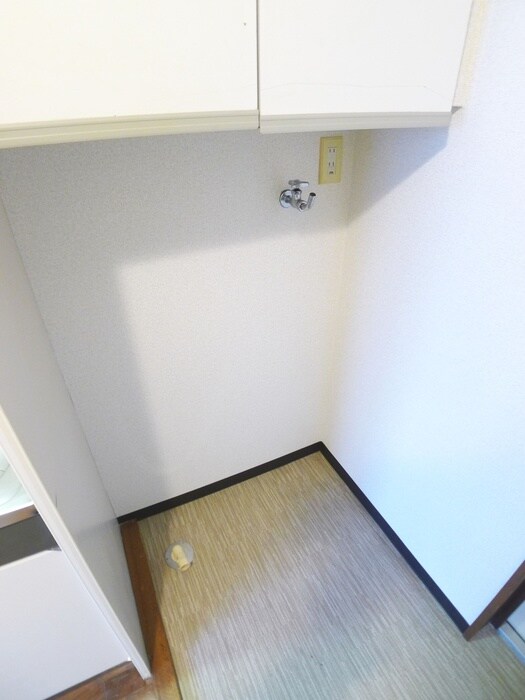 物件内観写真11　(洗濯機置場)