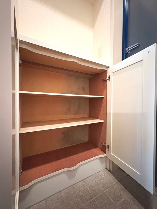 物件内観写真16　(玄関)