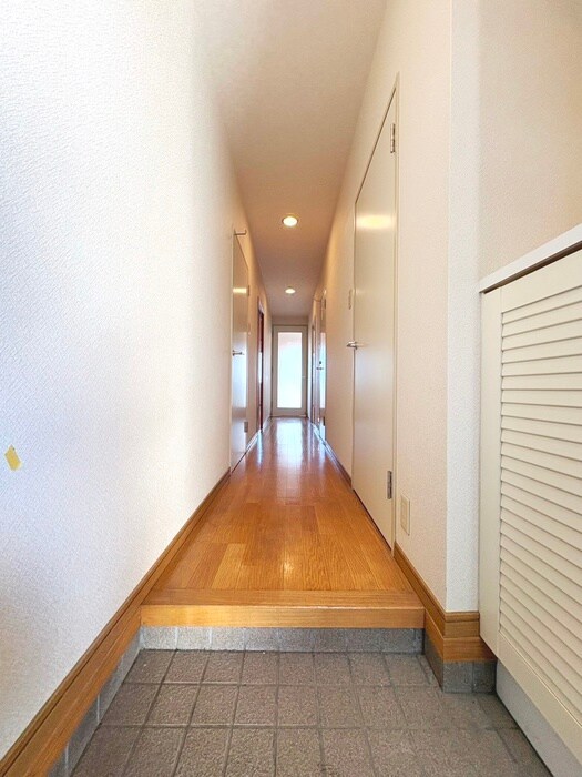 物件内観写真18　(玄関)