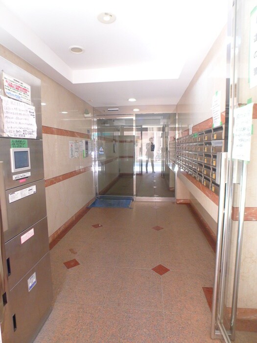 物件外観写真4　(エントランス部分)