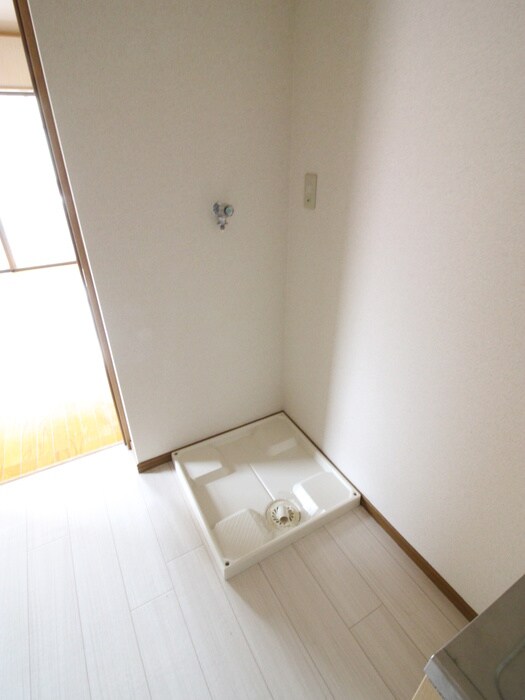 物件内観写真13　(洗濯機置場)