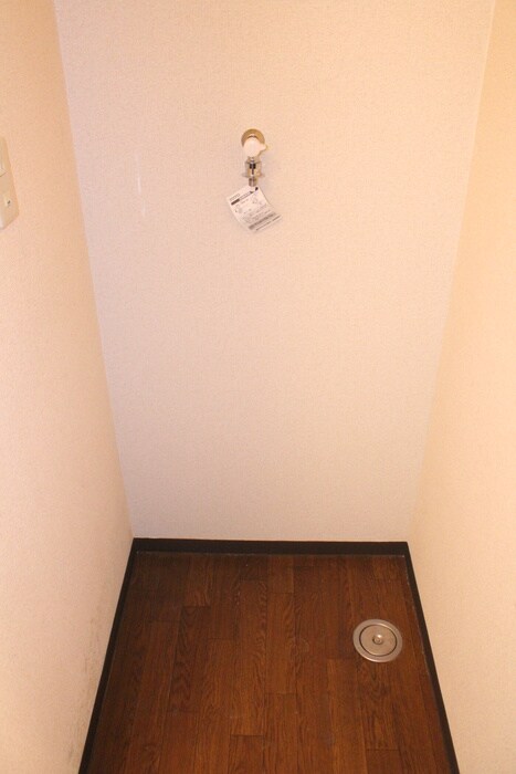 物件内観写真12　(洗濯機置場)