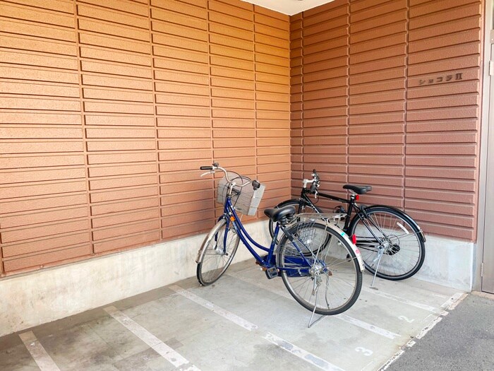 物件外観写真2　(駐輪場)