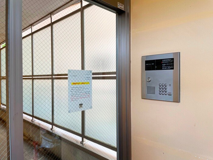 物件外観写真3　(エントランス部分)