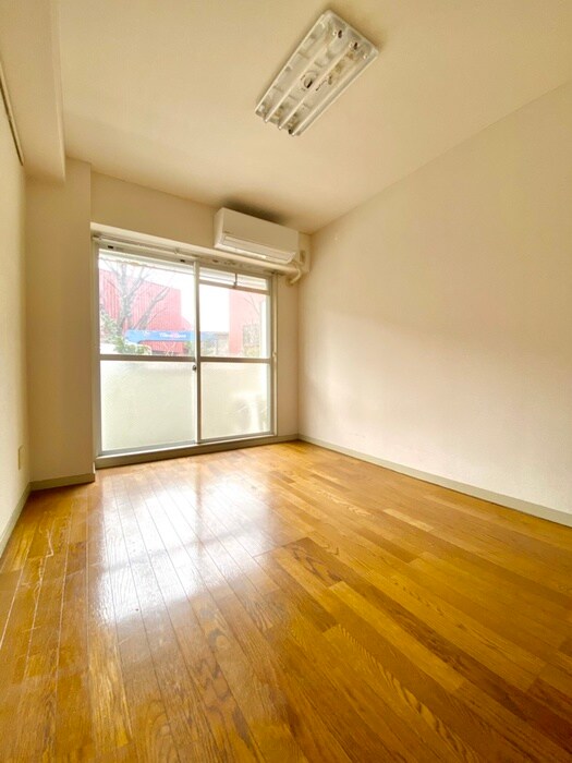 物件内観写真7　(室内からの展望)