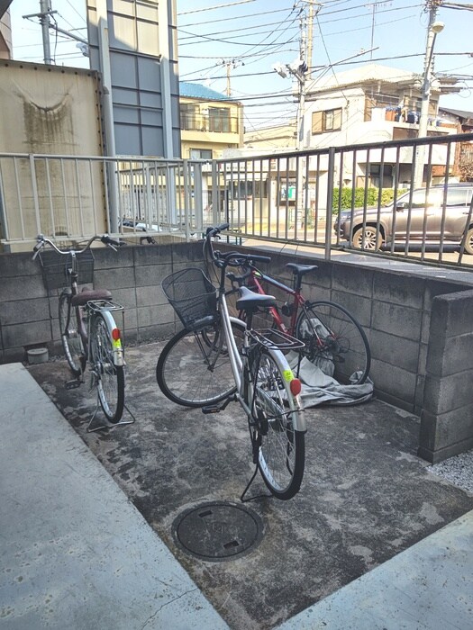 物件外観写真3　(駐輪場)