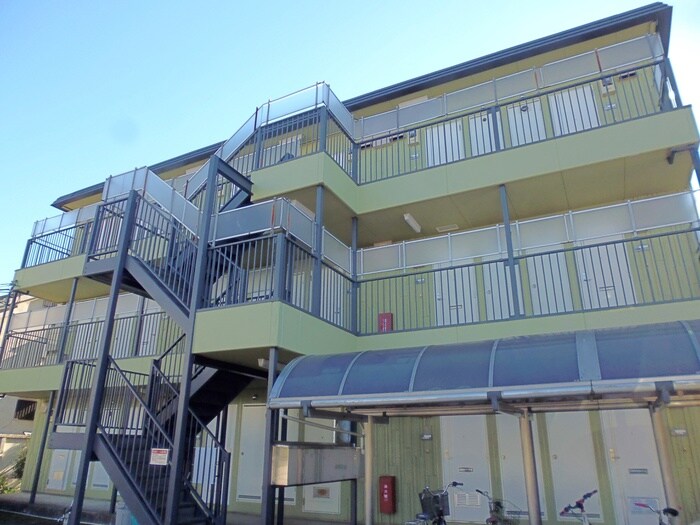 物件外観写真2　(エントランス部分)